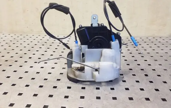 Subaru Outback Front door lock