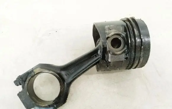 Piston with connecting rod