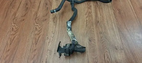 Engine coolant pipe/hose