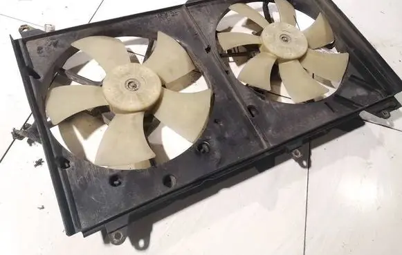Toyota Avensis Verso Radiator cooling fan shroud 