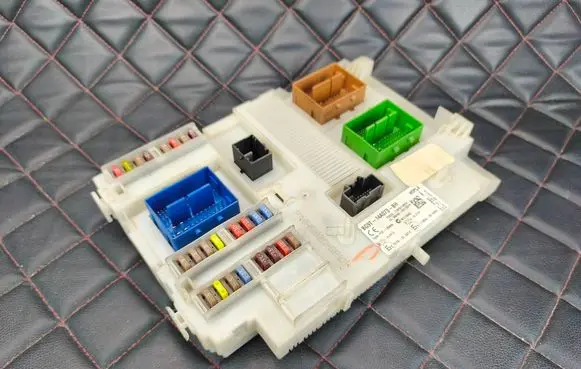 Ford Mondeo MK IV Fuse module BG9T14A073BH LTQF01125TP 3659AF01125TP