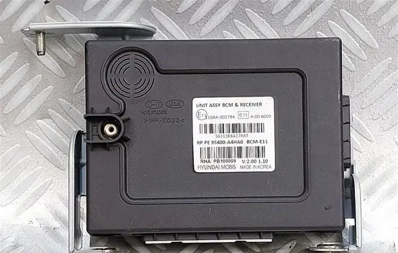 KIA Carens III Fuse module 95400A4HA0