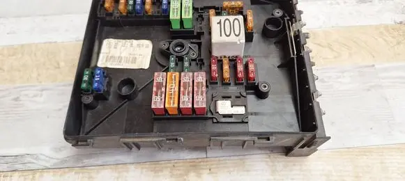 Volkswagen Jetta V Fuse box set 017181281