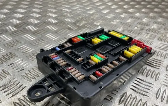 Peugeot 3008 II Fuse box set 19561000001 288901 9389070