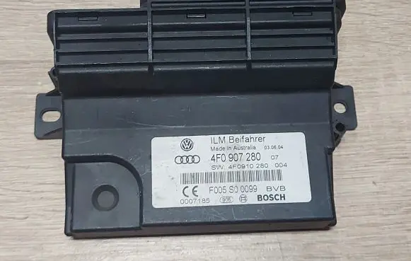 Audi Q7 4L Power management control unit 4F0907280