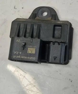 BMW 1 F20 F21 Glow plug pre-heat relay 8570087 0522120103