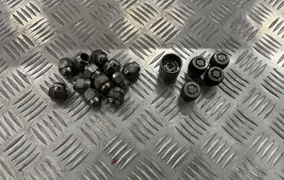 Mazda 2 Anti-theft wheel nuts and lock PU15637