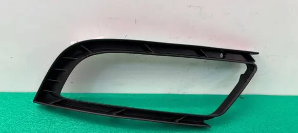 Skoda Superb B6 (3T) Front fog light trim/grill 3T0807682