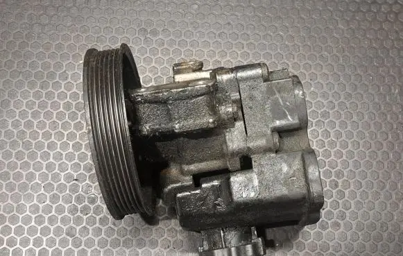 Mercedes-Benz Vito Viano W639 Power steering pump A6042360010