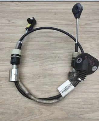Volvo XC70 Gear shift cable linkage 31259001