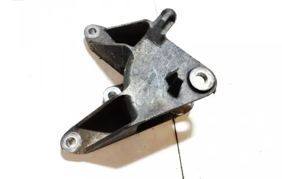 Opel Insignia A Engine mounting bracket 13228289
