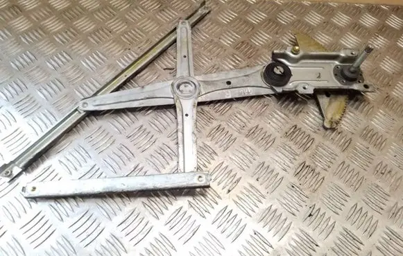 Rear door manual window regulator