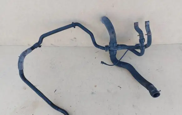 Peugeot 5008 Engine coolant pipe/hose