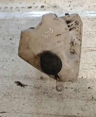 Toyota Prius (NHW20) Windshield washer fluid reservoir/tank 060851145