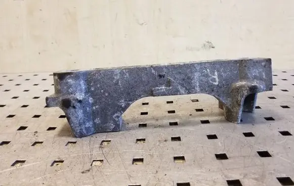 Toyota Auris 150 Engine mounting bracket