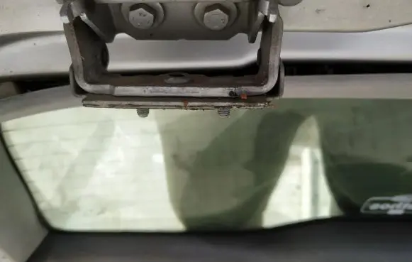 Ford Focus Tailgate/trunk/boot hinge