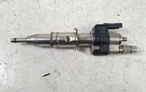 BMW 3 E90 E91 Fuel injector 7565138