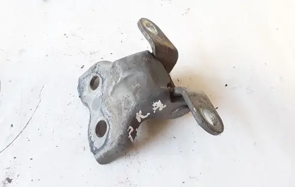 Infiniti QX56 Front door lower hinge NOCODE