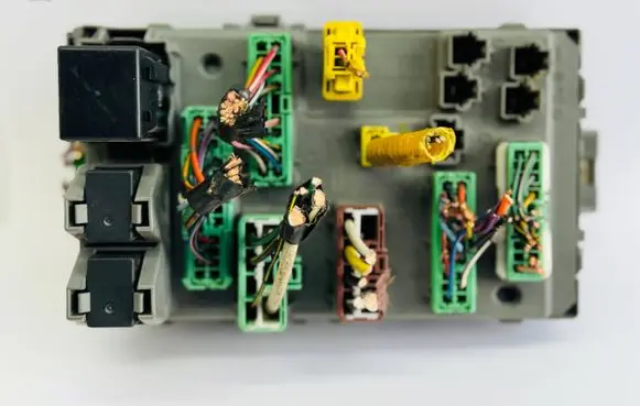 Honda Accord Fuse module 052826051399 3820AS1AG300