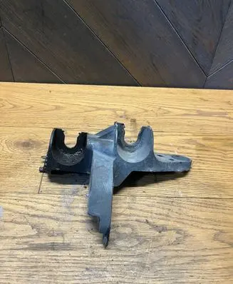 Opel Vivaro Gear shift cable bracket 