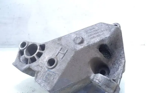 Volkswagen Golf IV Engine mounting bracket 038199207H