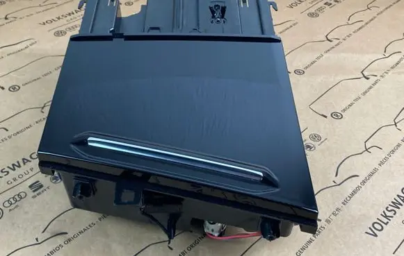 Volkswagen Touareg III Glove box 761863071