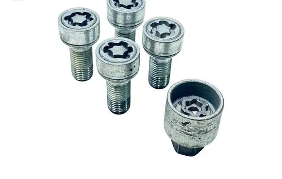 Volkswagen Tiguan Anti-theft wheel nuts and lock 5Q0698137
