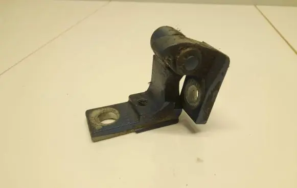 Audi A3 S3 A3 Sportback 8P Rear door lower hinge A046573
