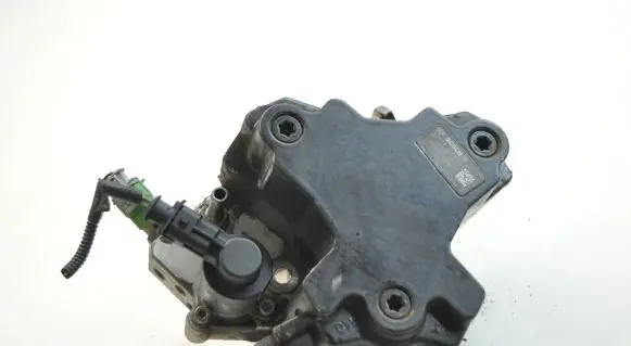 Volvo V70 Fuel injection high pressure pump 30756125