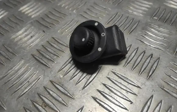 Renault Scenic I Wing mirror switch 8200002442A
