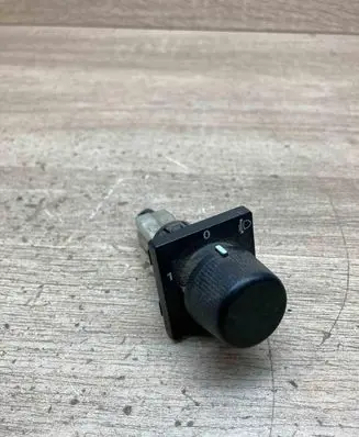 Opel Frontera A Headlight level height control switch 03078514 91145061