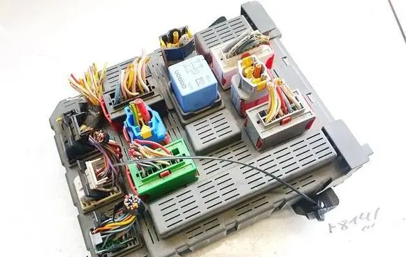 Peugeot 607 Fuse box set 9641958680