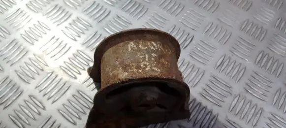 Engine mount bracket
