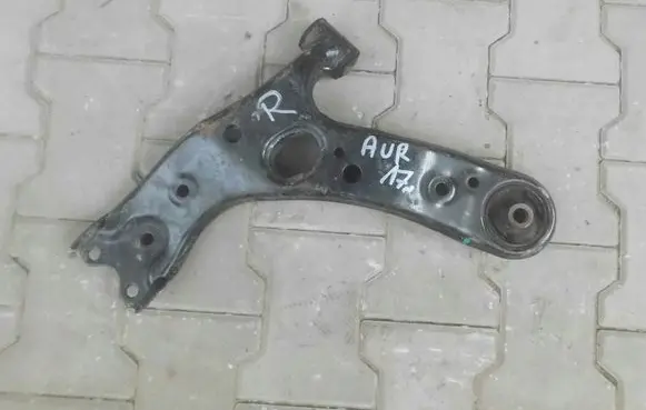 Toyota Auris E180 Front lower control arm/wishbone 65566556