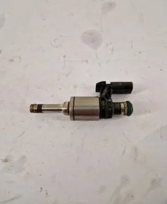 Volkswagen Golf Sportsvan Fuel injector 04E906036Q