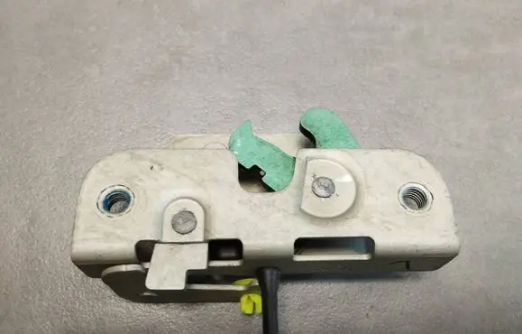 Volkswagen Amarok II Tailgate lock latch 