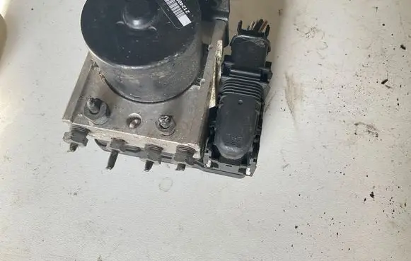 Ford Fiesta ABS Pump 8V512M110AD 06210213174