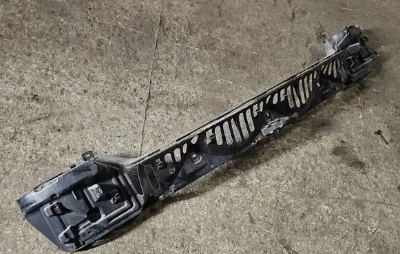 BMW M6 Rear bumper mounting bracket 7223161