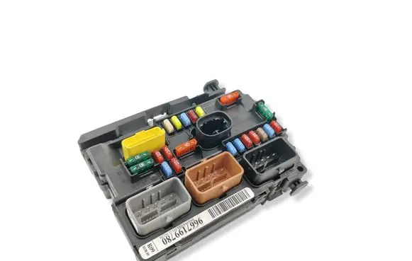 Citroen C3 Fuse module 9667199780