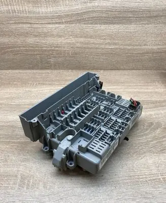 BMW 3 E90 E91 Fuse module 6906607