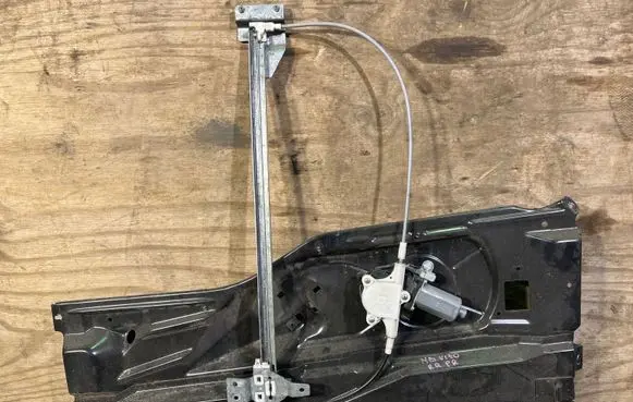 Mercedes-Benz Vito Viano W638 Front door window regulator with motor 0130821667