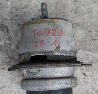 Volkswagen Touareg II Engine mount bracket 7p6199131