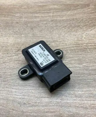BMW 7 E38 Yaw turn rate sensor 6753694 0265005248