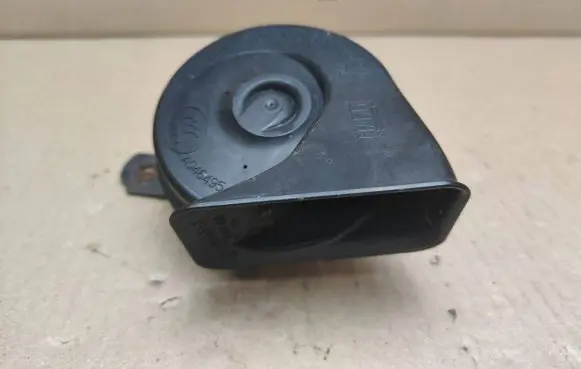 Chrysler Town & Country V Horn signal A046495