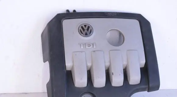 Volkswagen PASSAT B6 Engine cover (trim) 03G103925BP