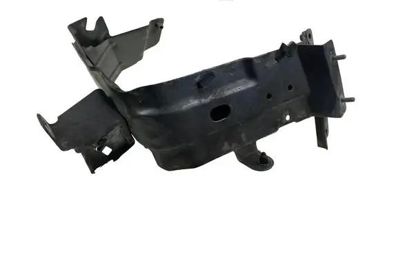 Audi Q7 4M Fender mounting bracket 4M0821137B