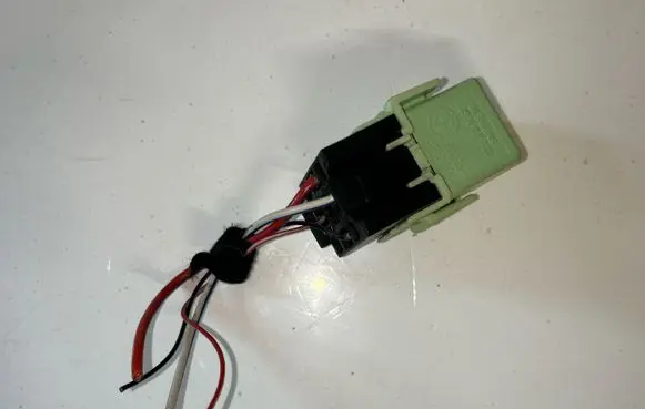 BMW 3 E46 Other relay 8373700