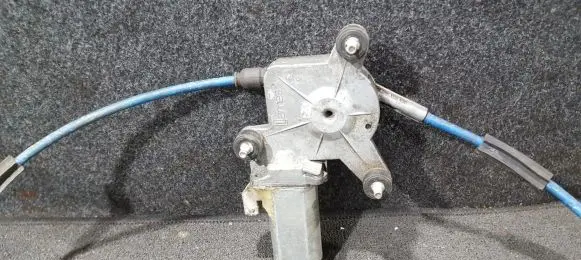 Peugeot 406 Front door window regulator motor 9615036980