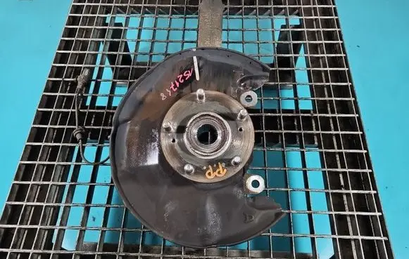 Front wheel hub spindle knuckle