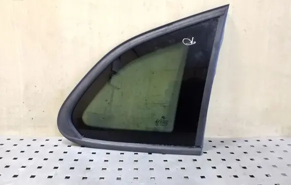 BMW X1 E84 Rear side window 2991374